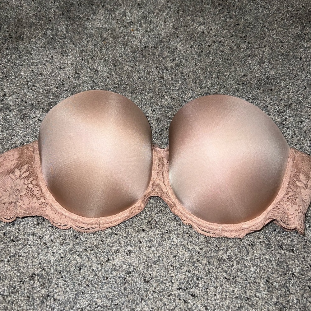 Elegant Lace Strapless Bra in Tan